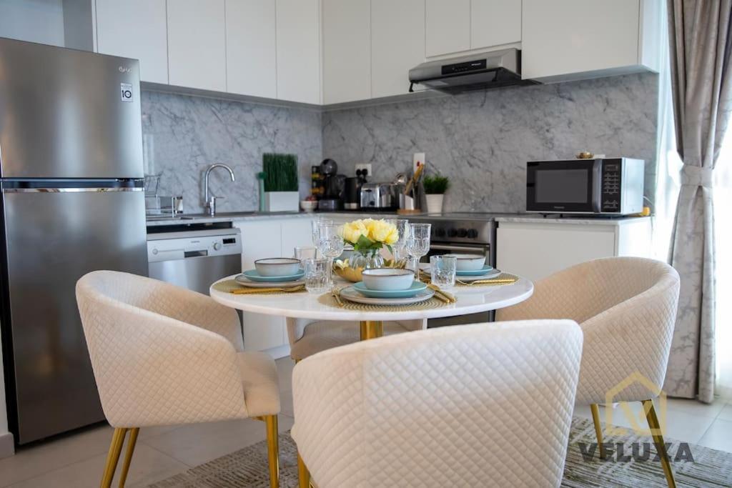Veluxa - Luxury And Bright 1 Bedroom Apartment, Burj View! Dubái Exterior foto