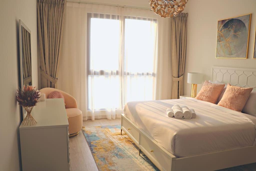 Veluxa - Luxury And Bright 1 Bedroom Apartment, Burj View! Dubái Exterior foto